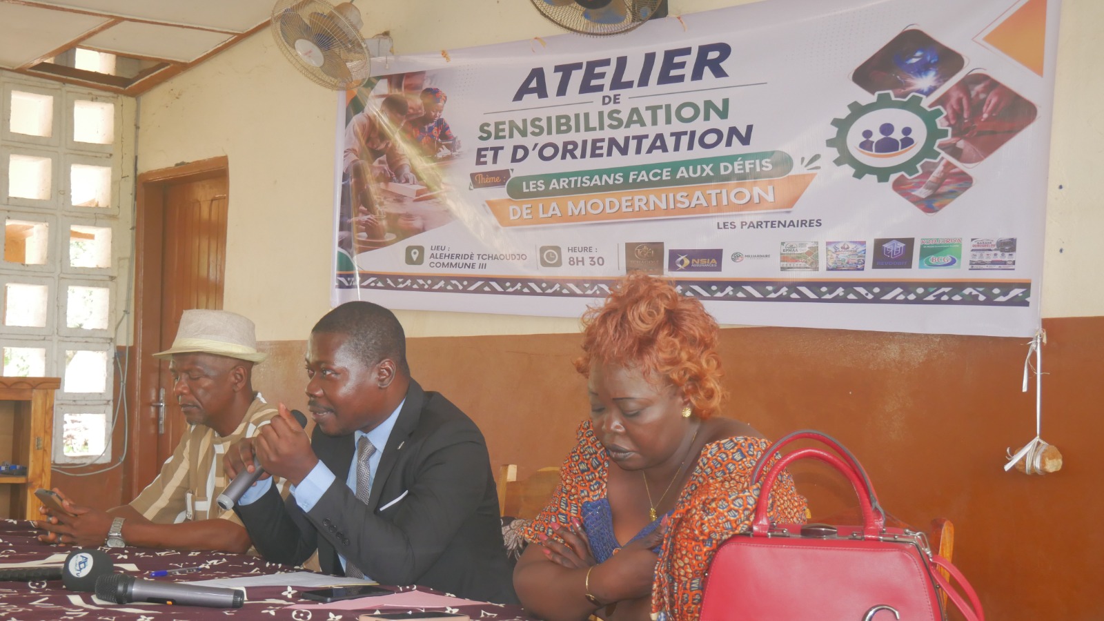 Bannière de Tchaoudjo 3 : les artisans sensibilisés aux défis de la modernisation lors d'un atelier à Aléhéridè